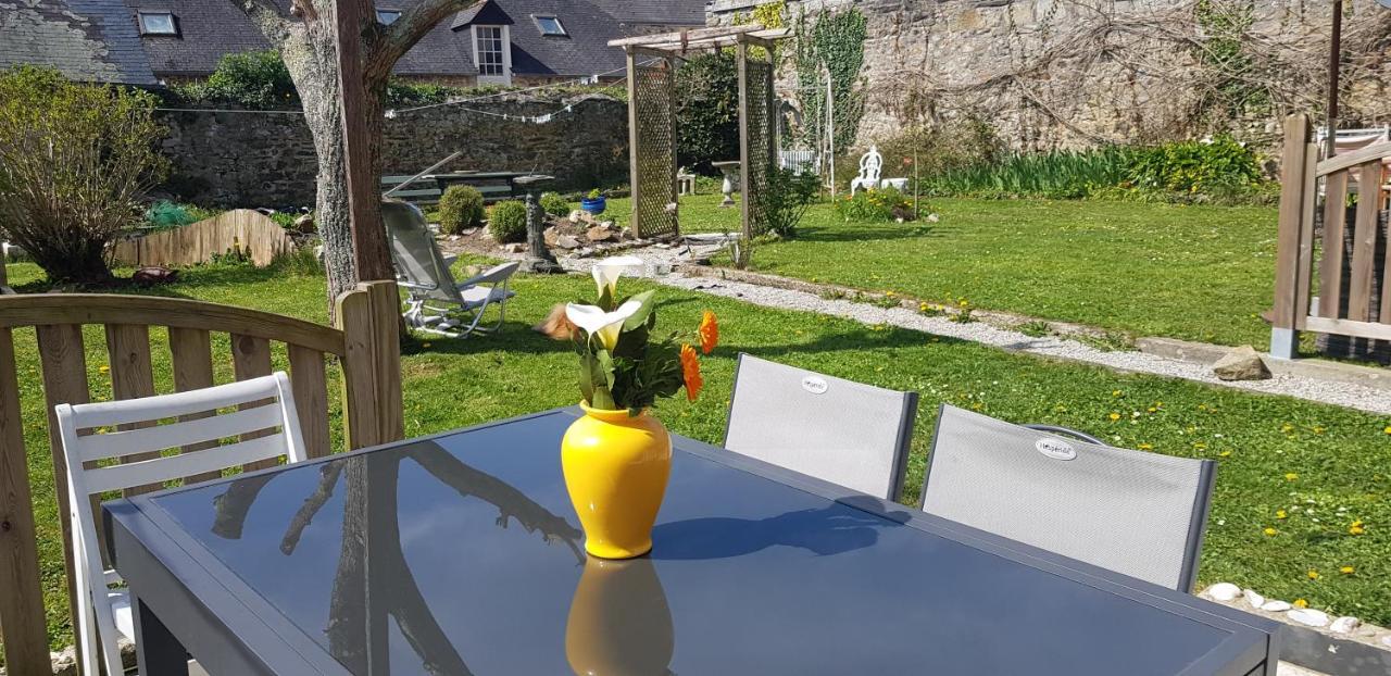 Maison Papillons Bed and breakfast Plomodiern